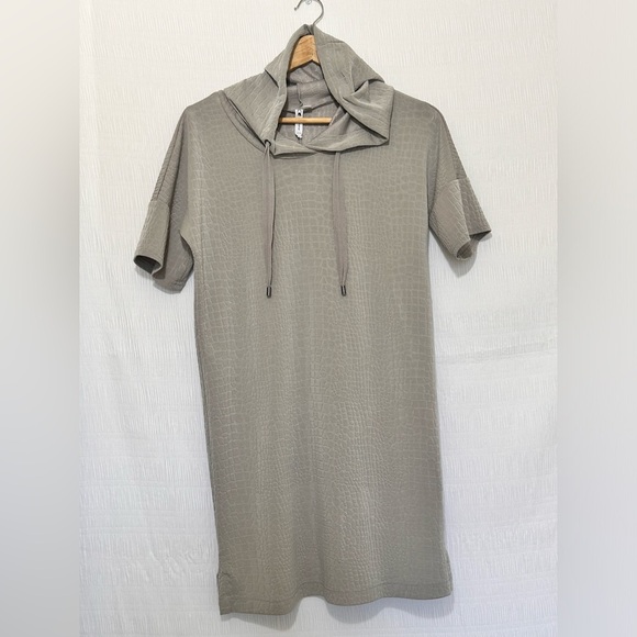 Cable & Gauge Gray Textured Hooded Dress - Picture 1 of 7
